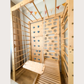 Bild in Galerie-Betrachter laden, Indoor-Klettergerüst aus Holz für Kinder mit Hangelleiter, Schaukel, Turnringen und Massage-Rollenrutsche