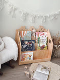 Bild in Galerie-Betrachter laden, Montessori-Bücherregal und Spielzeugaufbewahrung – Holzmöbel fürs Kinderzimmer