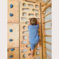 Bild in Galerie-Betrachter laden, Indoor-Klettergerüst aus Holz für Kinder mit Hangelleiter, Schaukel, Turnringen und Massage-Rollenrutsche

