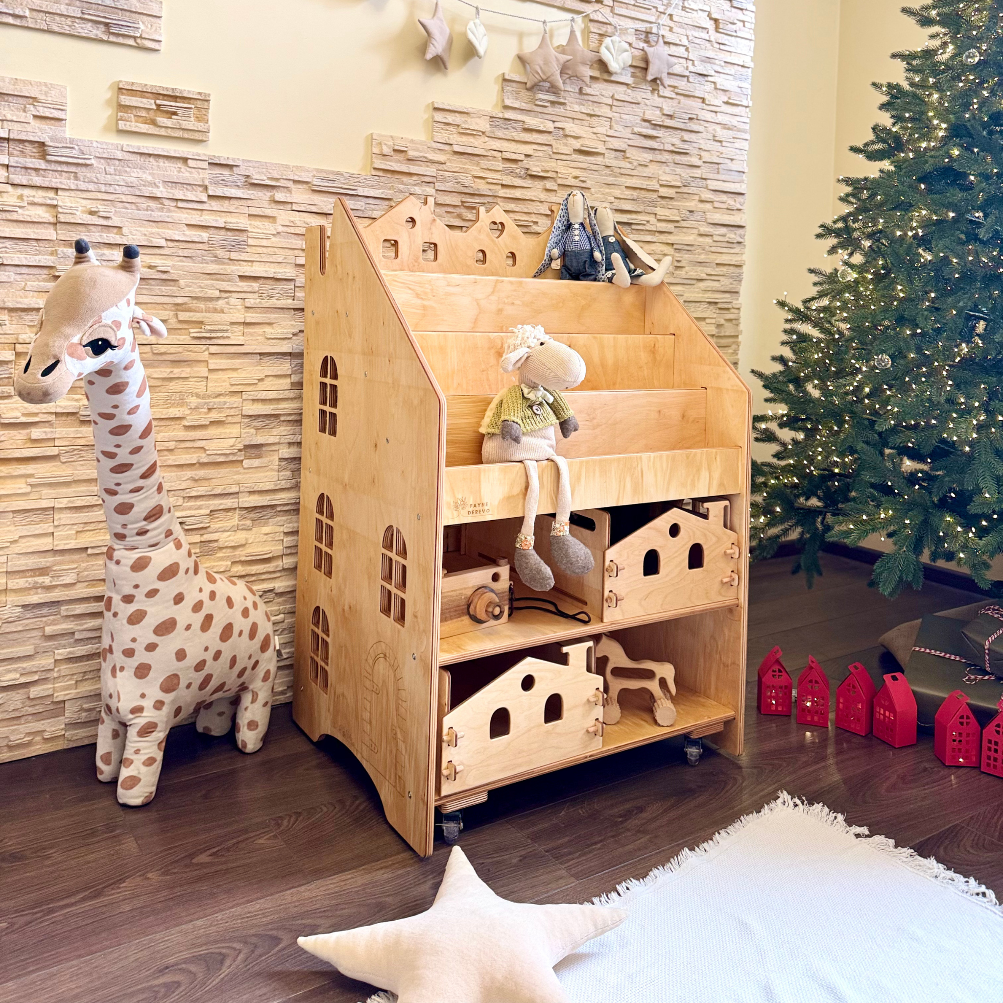Montessori Spielzeug- &amp; Bücherregal mit Aufbewahrungsboxen
Holz-Organizer auf Rollen | Personalisierbar