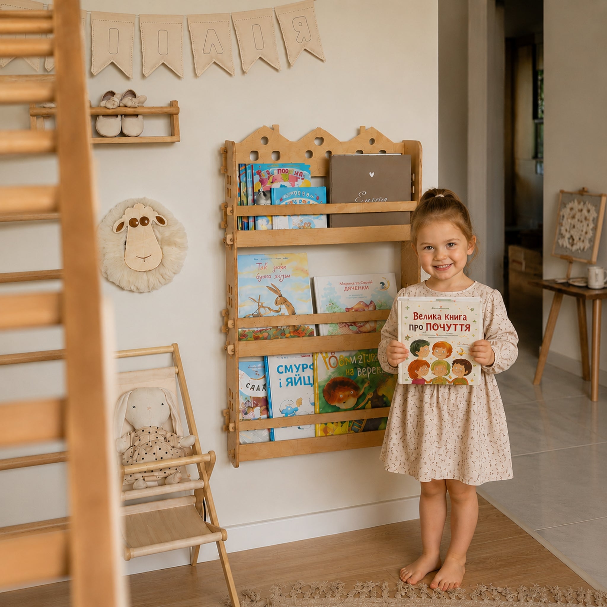 Bücherregal aus Holz für Kinder – Montessori Wand-Bücherregal für Kinderzimmer, mit personalisierter Gravur