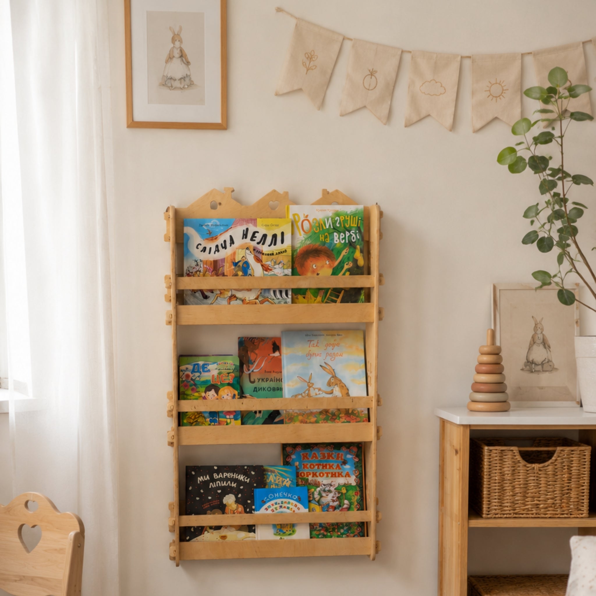 Bücherregal aus Holz für Kinder – Montessori Wand-Bücherregal für Kinderzimmer, mit personalisierter Gravur
