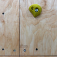 Bild in Galerie-Betrachter laden, Montessori Kletterwand für Kinder mit Griffen – Kletterwand aus Birkenholz, mit Leinöl & Bienenwachs veredelt
