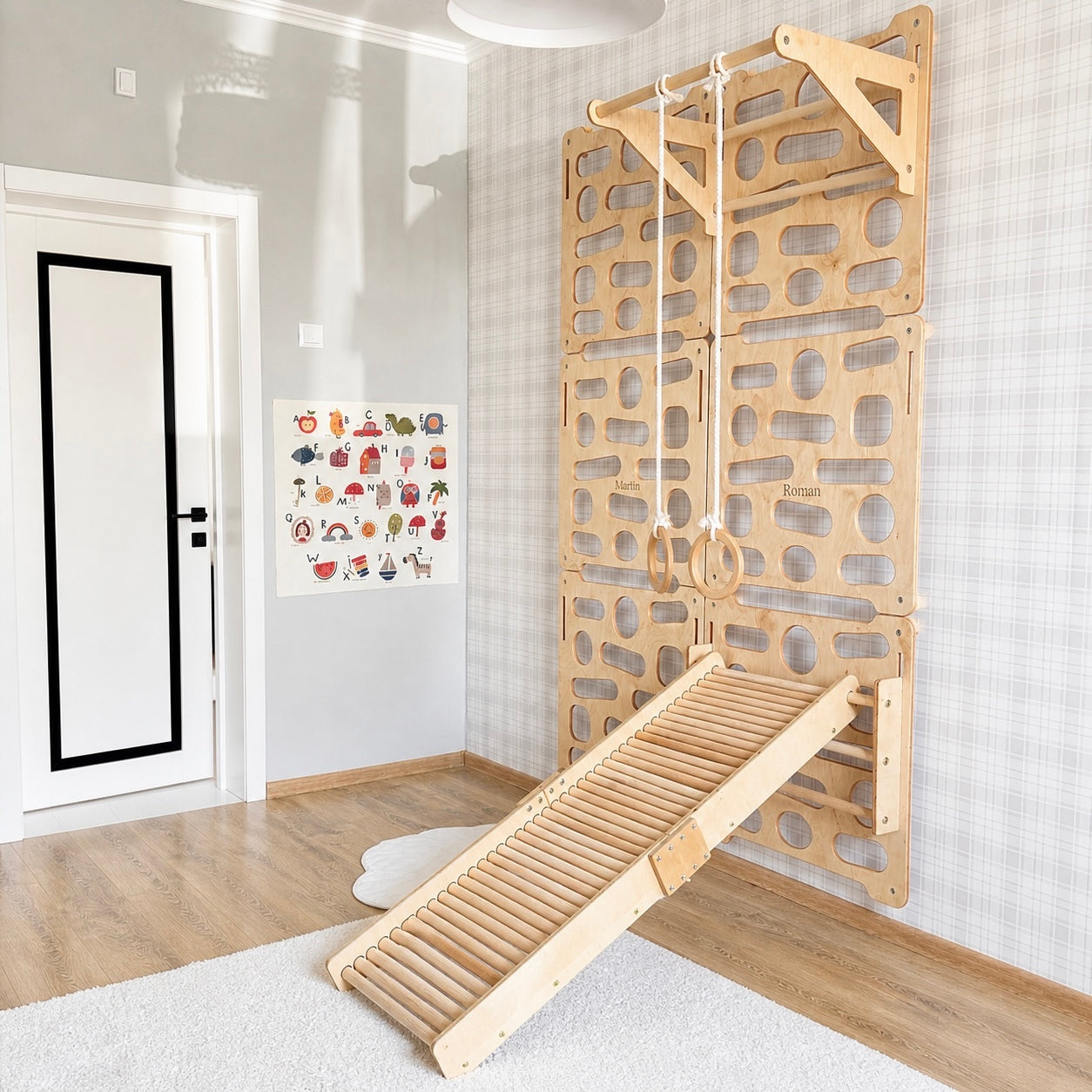 Montessori Kletterwand für Kinder mit Rutsche, Klimmzugstange & Ringen | Indoor-Spielplatz aus Holz