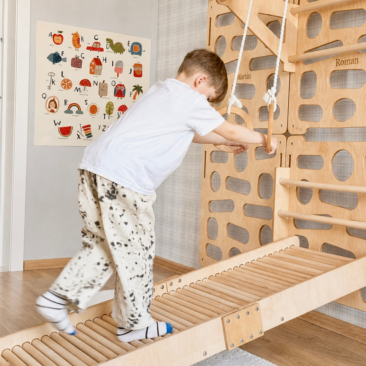 Montessori Kletterwand für Kinder mit Rutsche, Klimmzugstange & Ringen | Indoor-Spielplatz aus Holz