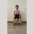 Video in Galerie-Betrachter laden und wiedergeben, Montessori Lernturm für Kinder – Tritthocker für Küche und Bad
